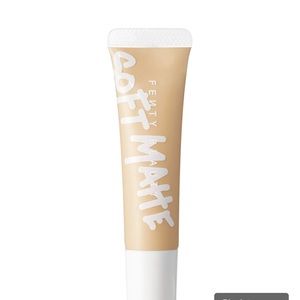 Rihanna Fenty Matte Foundation (210)